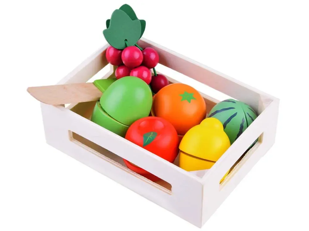 Dřevěné ovoce v bedýnce